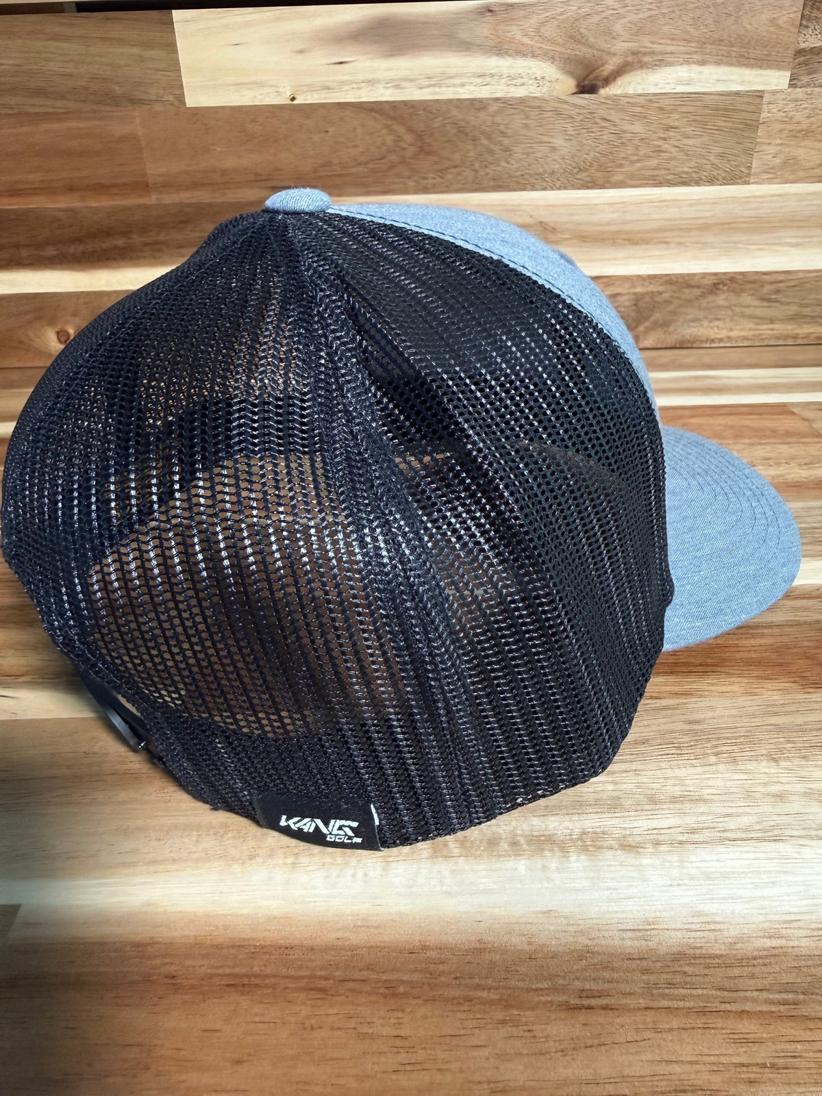 Kang Pro Hat Gris claro / Negro Logo Emblema MB
